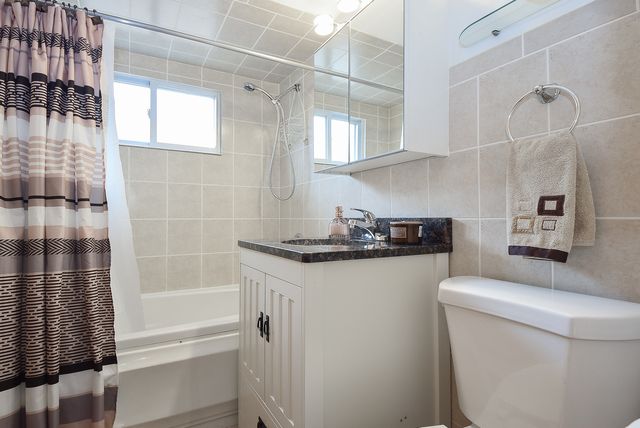 4600 River Road C2, Schiller Park, IL 60176