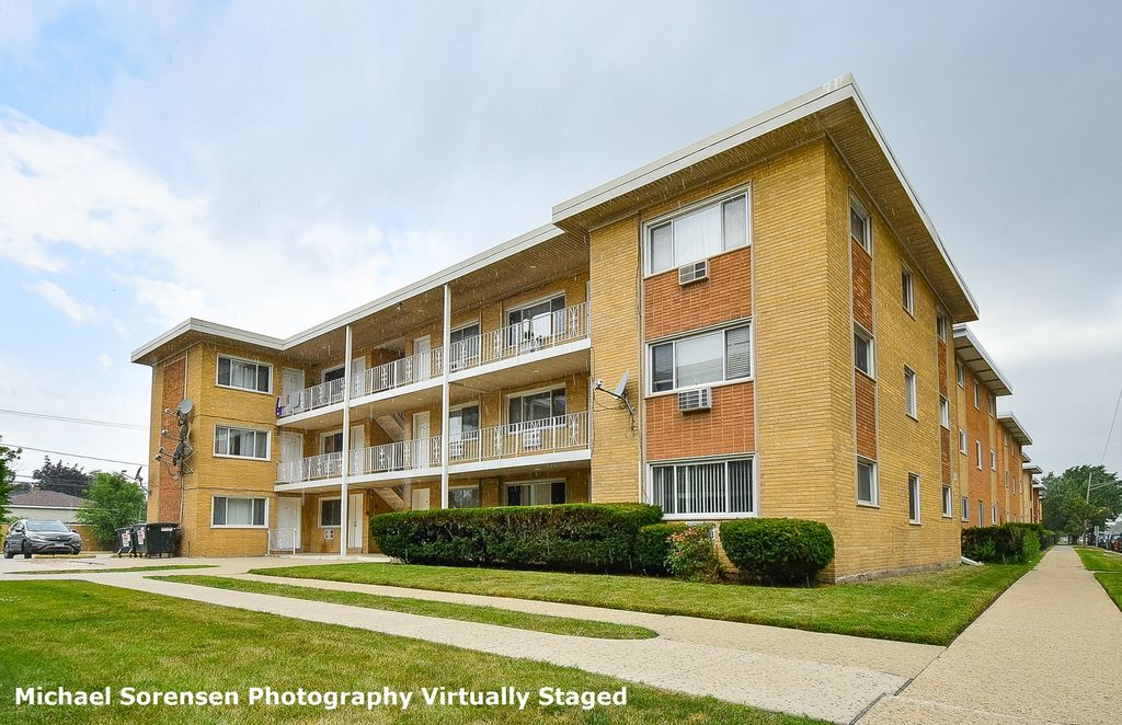 4600 River Road C2, Schiller Park, IL 60176