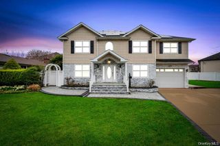 6 Garden Circle, Syosset, NY 11791