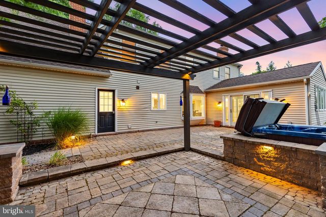 1575 GREENBRIAR RD, York, PA 17404