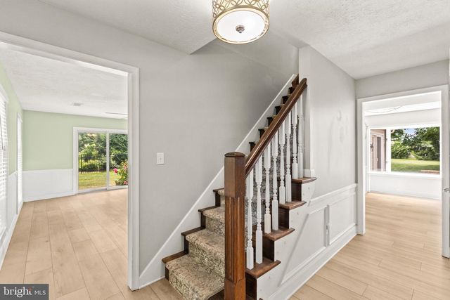 1575 GREENBRIAR RD, York, PA 17404