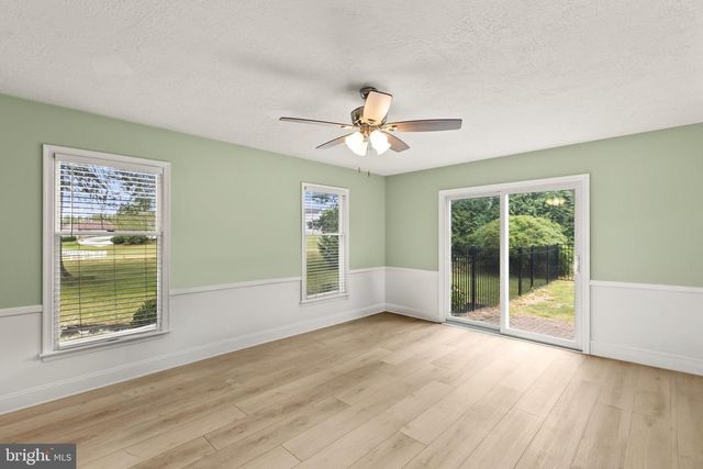 1575 GREENBRIAR RD, York, PA 17404
