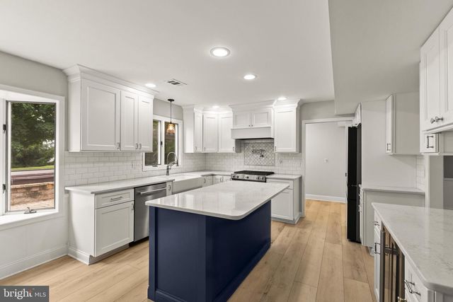 1575 GREENBRIAR RD, York, PA 17404
