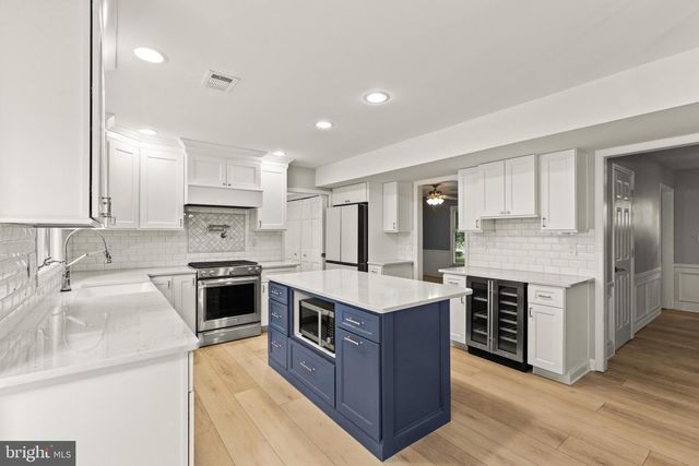 1575 GREENBRIAR RD, York, PA 17404