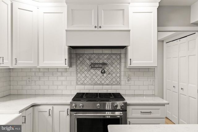 1575 GREENBRIAR RD, York, PA 17404