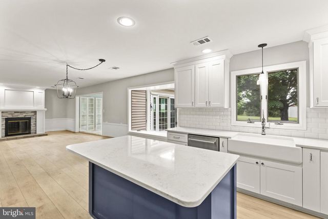 1575 GREENBRIAR RD, York, PA 17404