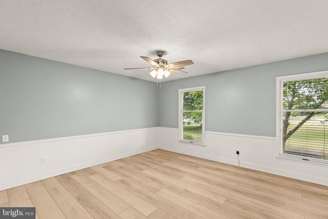 1575 GREENBRIAR RD, York, PA 17404