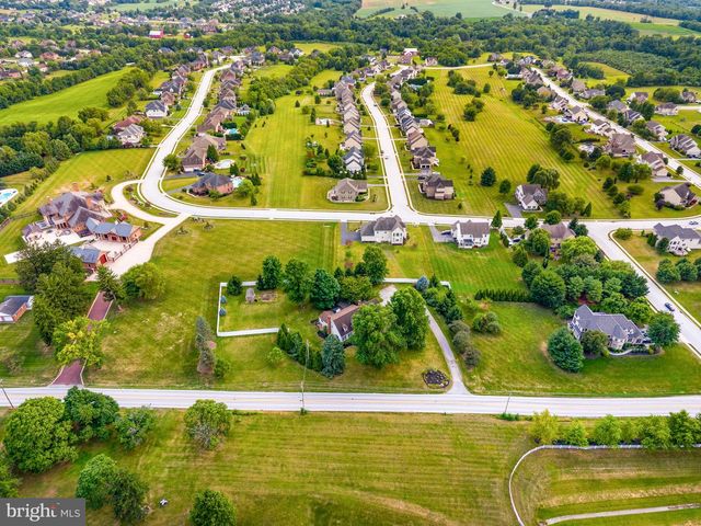 1575 GREENBRIAR RD, York, PA 17404