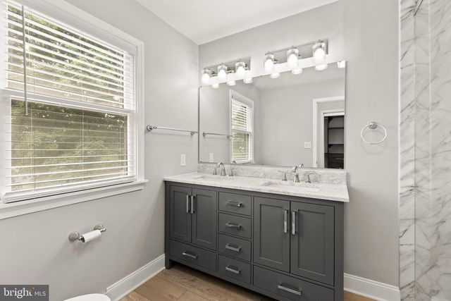 1575 GREENBRIAR RD, York, PA 17404