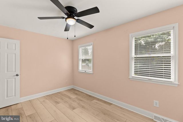 1575 GREENBRIAR RD, York, PA 17404