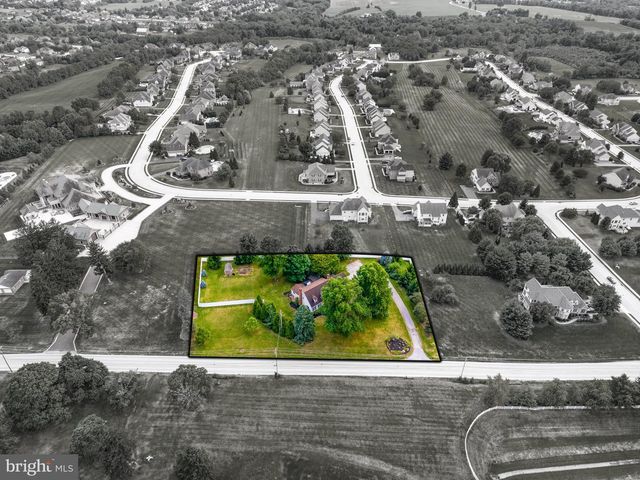 1575 GREENBRIAR RD, York, PA 17404