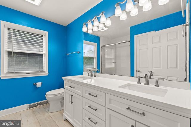 1575 GREENBRIAR RD, York, PA 17404