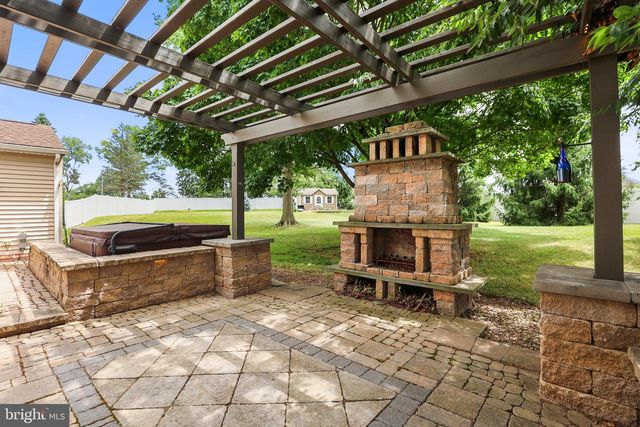 1575 GREENBRIAR RD, York, PA 17404