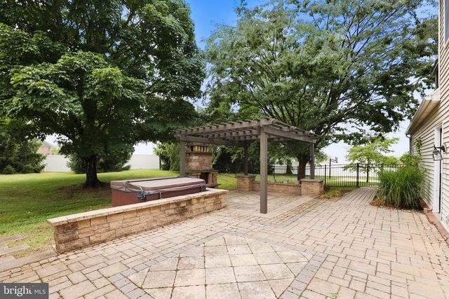 1575 GREENBRIAR RD, York, PA 17404