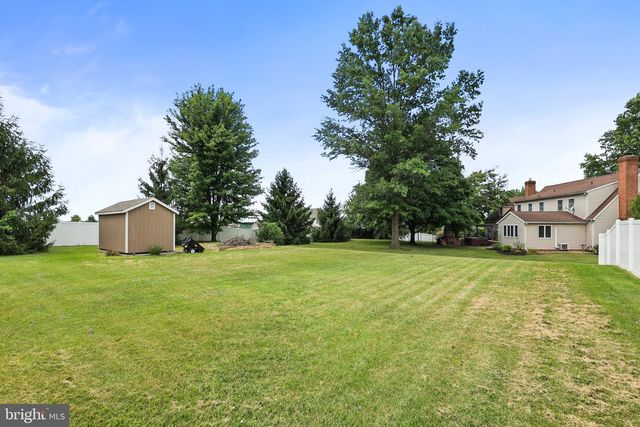 1575 GREENBRIAR RD, York, PA 17404