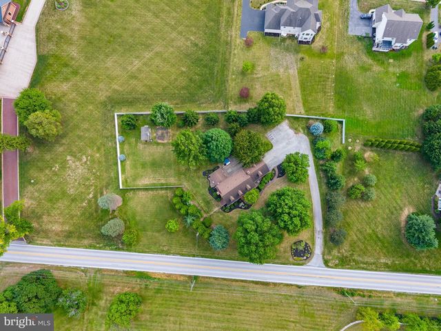 1575 GREENBRIAR RD, York, PA 17404