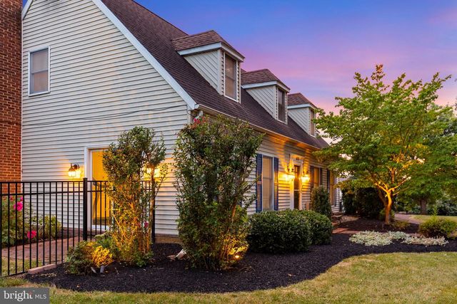 1575 GREENBRIAR RD, York, PA 17404