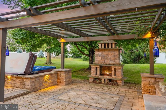 1575 GREENBRIAR RD, York, PA 17404