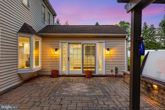1575 GREENBRIAR RD, York, PA 17404