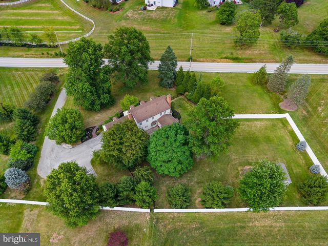 1575 GREENBRIAR RD, York, PA 17404