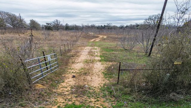 701 Old Colony Line RD, Dale, TX 78616