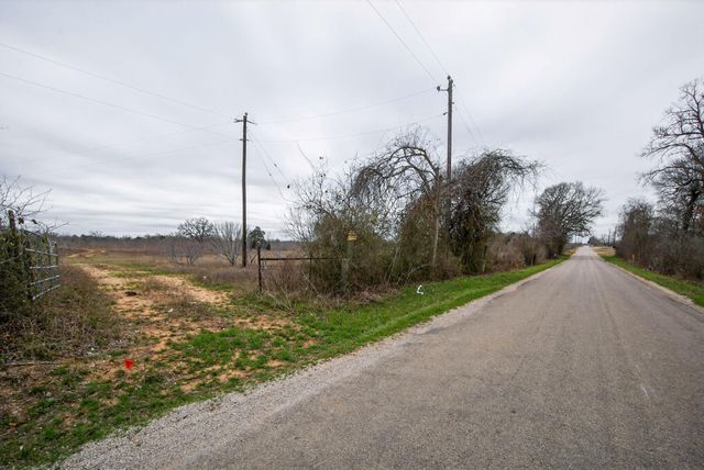 701 Old Colony Line RD, Dale, TX 78616