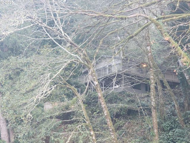 96015 Sunlake Ln, Lakeside, OR 97449