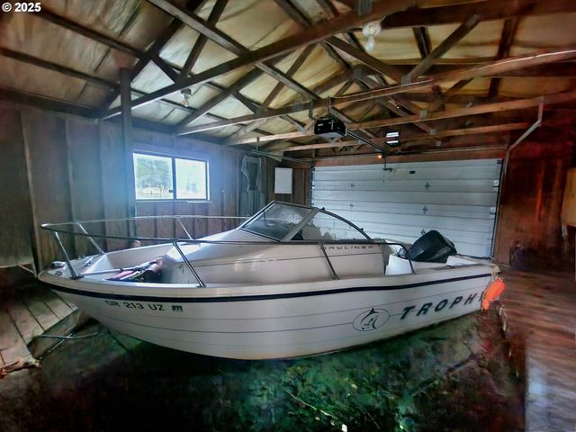 96015 Sunlake Ln, Lakeside, OR 97449