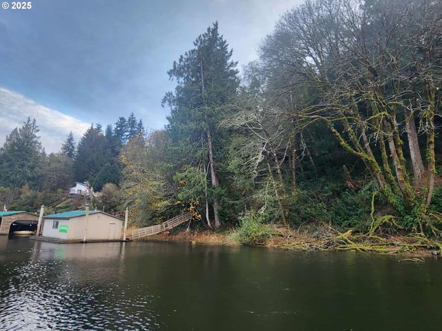 96015 Sunlake Ln, Lakeside, OR 97449