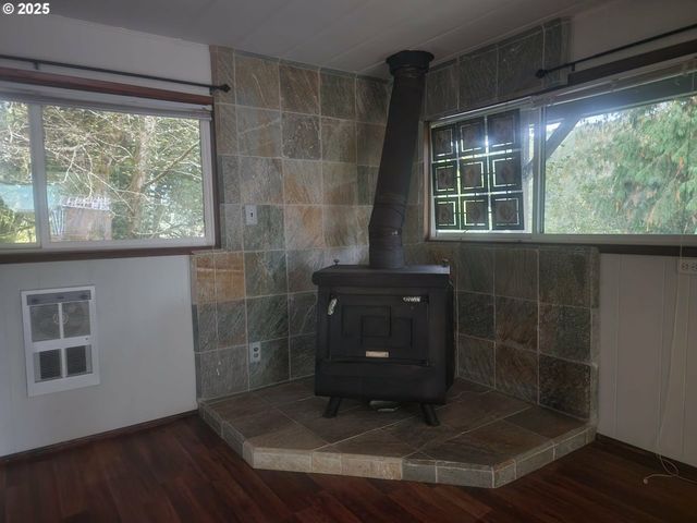 96015 Sunlake Ln, Lakeside, OR 97449