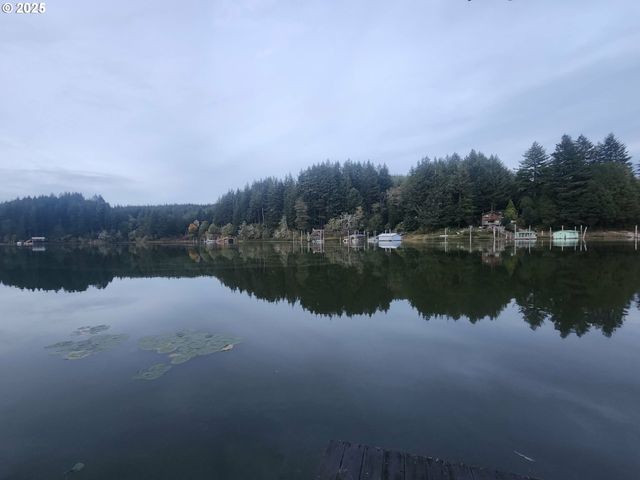 96015 Sunlake Ln, Lakeside, OR 97449