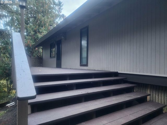 96015 Sunlake Ln, Lakeside, OR 97449