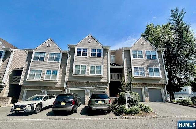 504 Windsor Drive 504, Palisades Park, NJ 07650
