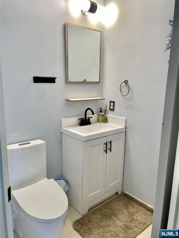 504 Windsor Drive 504, Palisades Park, NJ 07650