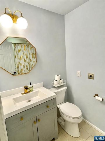 504 Windsor Drive 504, Palisades Park, NJ 07650