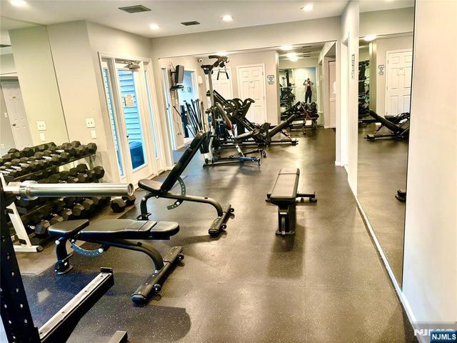 504 Windsor Drive 504, Palisades Park, NJ 07650