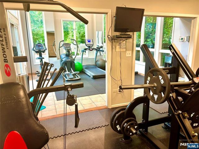 504 Windsor Drive 504, Palisades Park, NJ 07650