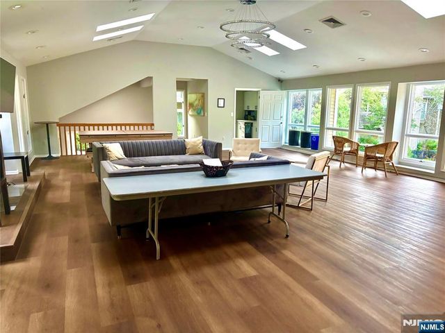 504 Windsor Drive 504, Palisades Park, NJ 07650
