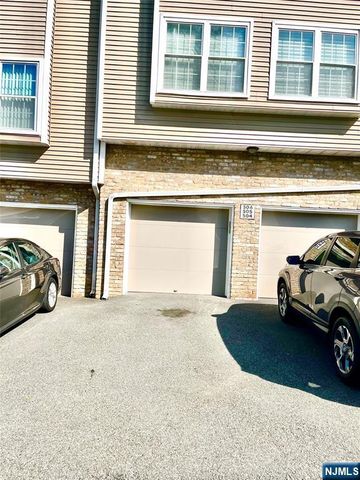 504 Windsor Drive 504, Palisades Park, NJ 07650