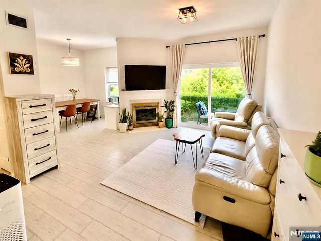 504 Windsor Drive 504, Palisades Park, NJ 07650