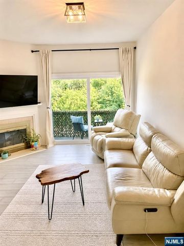 504 Windsor Drive 504, Palisades Park, NJ 07650