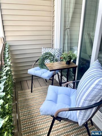 504 Windsor Drive 504, Palisades Park, NJ 07650