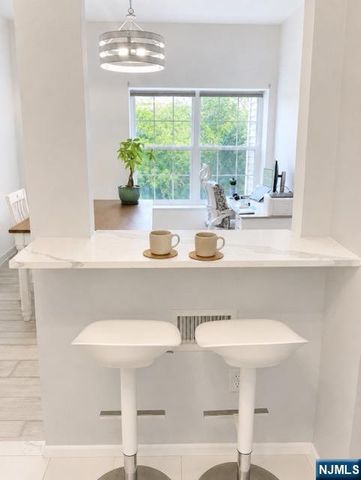 504 Windsor Drive 504, Palisades Park, NJ 07650