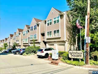 504 Windsor Drive 504, Palisades Park, NJ 07650