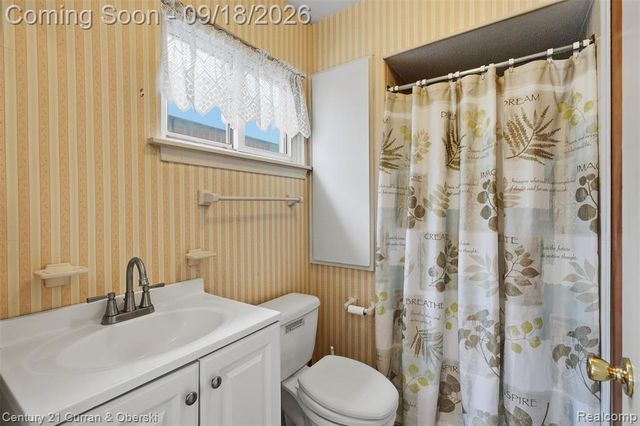 8330 Winston Lane, Dearborn Heights, MI 48127