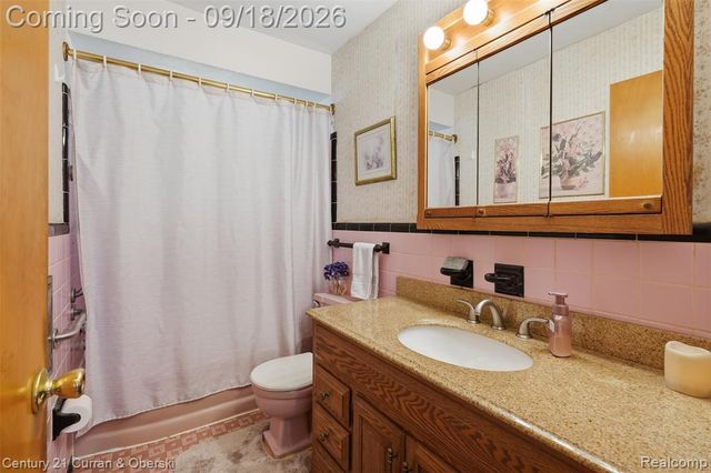8330 Winston Lane, Dearborn Heights, MI 48127