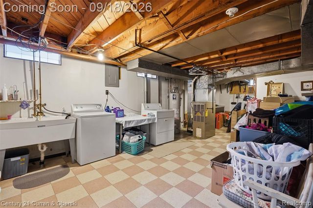 8330 Winston Lane, Dearborn Heights, MI 48127