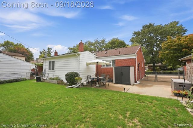 8330 Winston Lane, Dearborn Heights, MI 48127