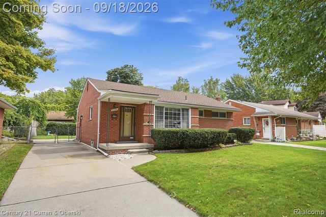 8330 Winston Lane, Dearborn Heights, MI 48127