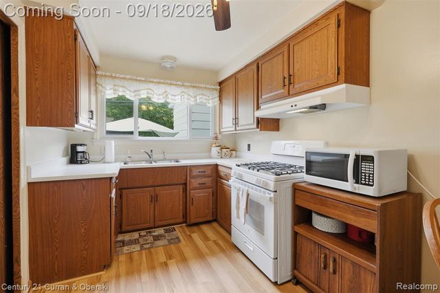 8330 Winston Lane, Dearborn Heights, MI 48127